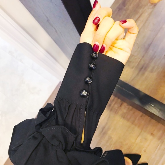 ✨HP✨ High collar ruffles sleeve blouse - Picture 6 of 6